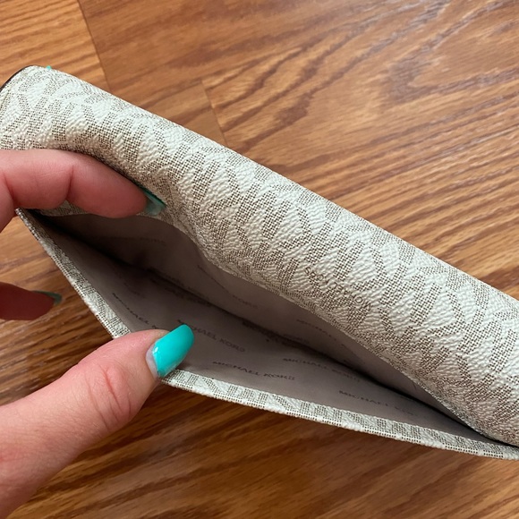 MK snap Wallet - Picture 11 of 15